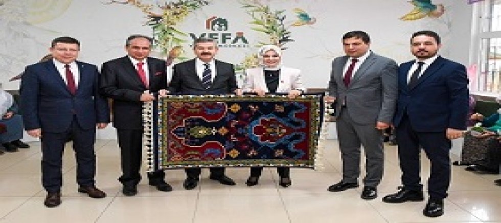 Aile ve Sosyal Hizmetler Bakanı Mahinur Özdemir Göktaş, Uşak’a Gelerek Ziyaretlerde Bulundu.  