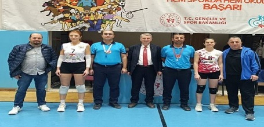 Al-Ka Altın Kanatlar Kadın Spor Kulübü 2.  Lige Katılmaya Hak Kazandı.