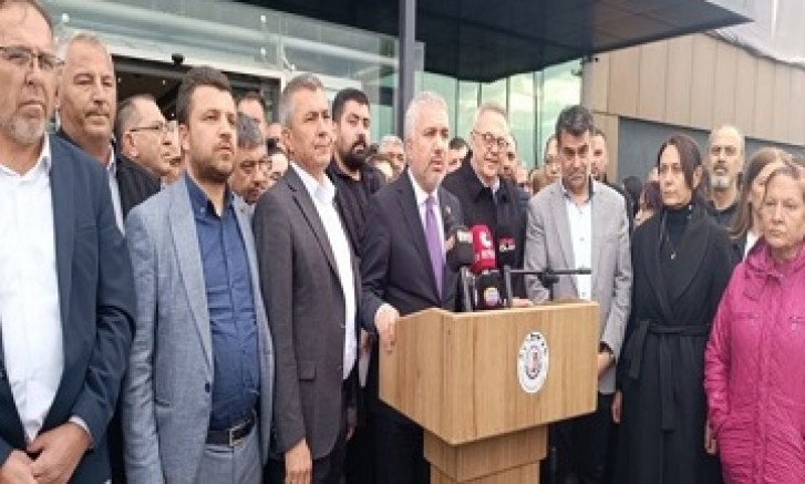 CHP Uşak il Örgütü Tek Vücut Özkan Yalım'ın Arkasında