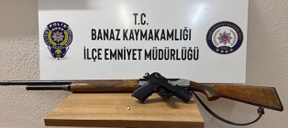 Banaz’da Şüphe Üzerine Durdurulan Araçtan Silah ve Uyuşturucu Çıktı…