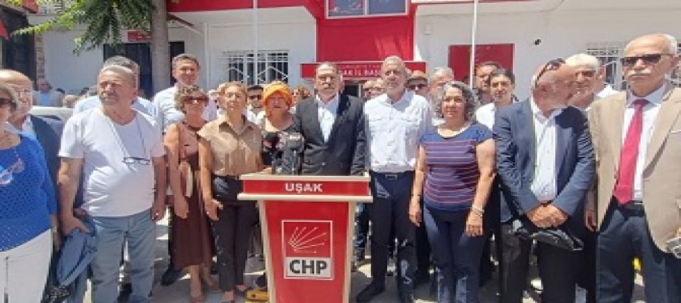 CHP'den Ayrılan Grup İl Binasını Boşalttı, Yeni Parti İçin Yürüdü