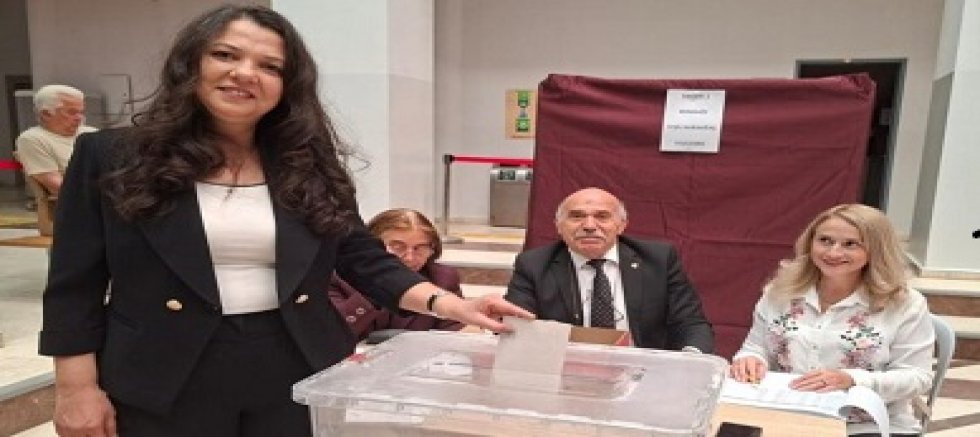 GÜLAY ÇOLAK RAKİPLERİNE FARK ATTI