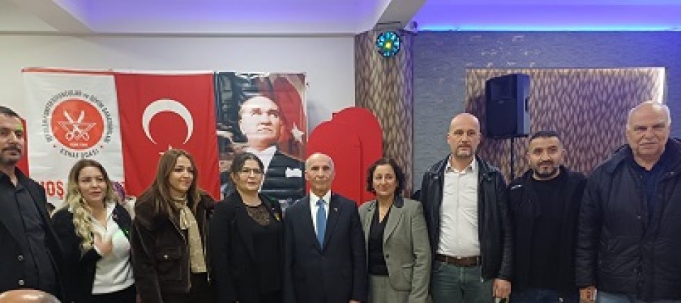 MEHMET ÇAVUŞOĞLU GÜVEN TAZELEDİ 