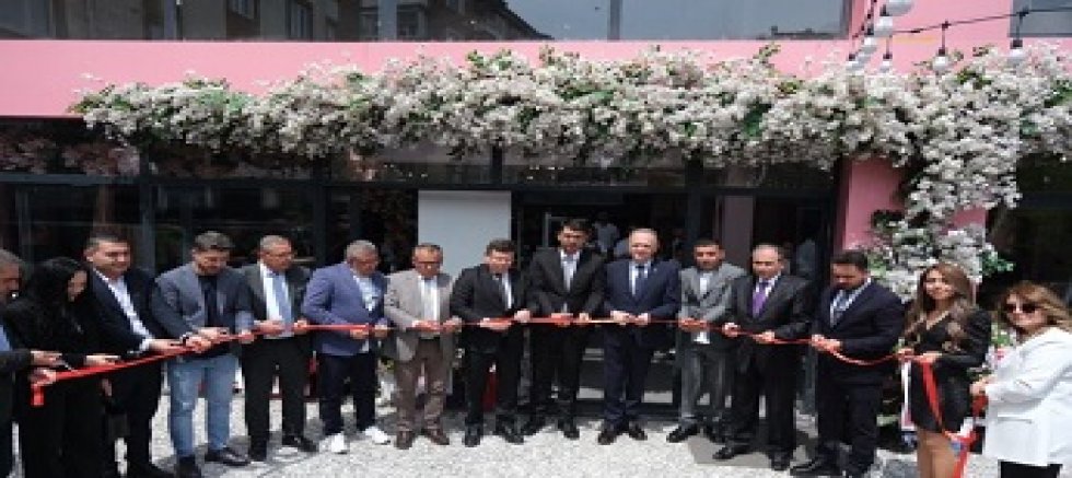 Pink House  Coşkuyla Açıldı