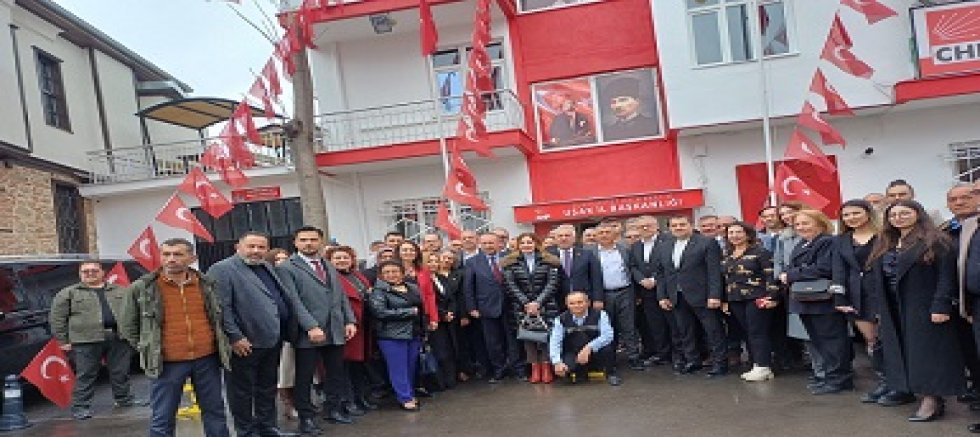 UŞAK CHP DE COŞKULU BAYRAMLAŞMA