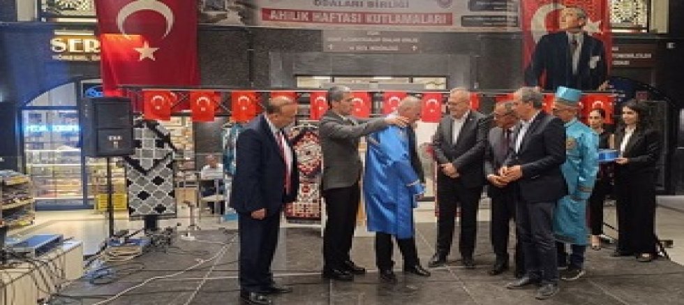 Uşak’ta Yılın Ahisi Kaftanı’nı Giydi.