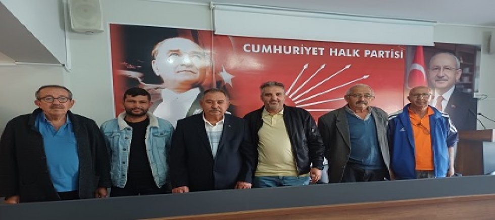 VELİ ÖZER, UŞAK CHP’Yİ ZİYARET ETTİ