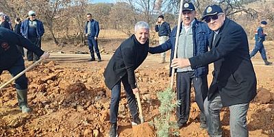 Banaz Esnaf Odası’ndan ‘Yeşil Banaz İçin Bir Fidan da Sen Dik’ Çağrısı