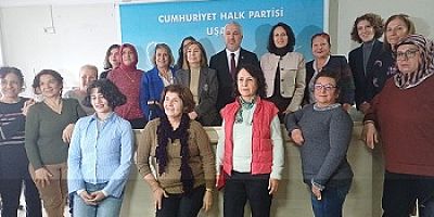 CHP Uşak Kadın Kolları 5 Aralık’ı kutladı