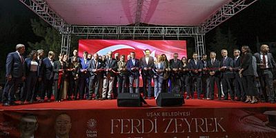 Özgür Özel, Uşak’ta Ferdi Zeyrek Amfi Salonu’nun Açılışına Katıldı