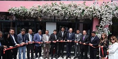Pink House  Coşkuyla Açıldı