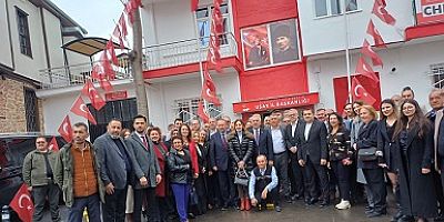 UŞAK CHP DE COŞKULU BAYRAMLAŞMA