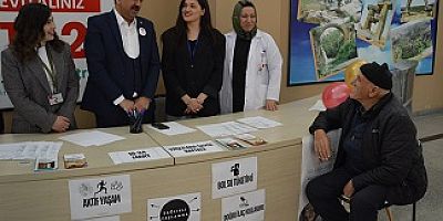 UŞAK Ü.E.A.HASTANESİNDE YAŞLILAR HAFTASINA ÖZEL STAND
