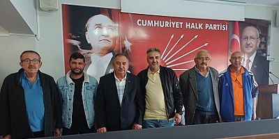 VELİ ÖZER, UŞAK CHP’Yİ ZİYARET ETTİ