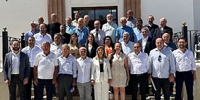 Yeni Parti Uşak Kurucular Kurulu, kuruluş dilekçesini Uşak Valiliğine sundu. 