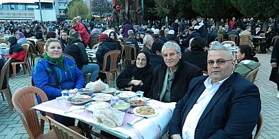 Zafer Arpacı, Binlerce Banaz’lı Vatandaşa İftar Yemeği Verdi